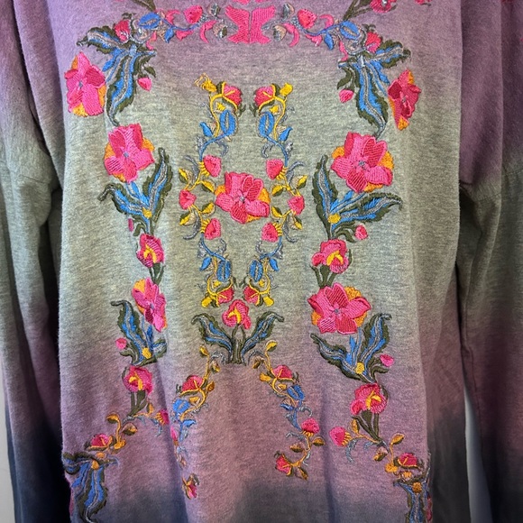 SALE NWOT Sundance embroidery flower long sleeve ombré T shirt🌸❤️ - Picture 2 of 7